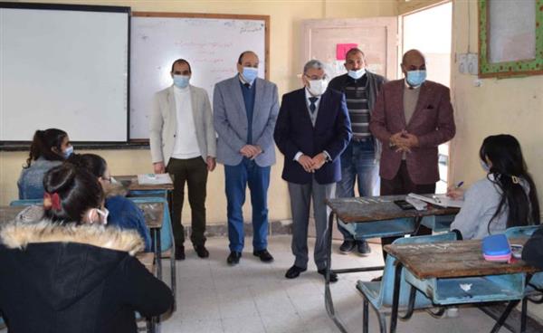 محافظ المنيا يتابع انتظام سير امتحانات الشهادة الإعدادية بعدد من اللجان