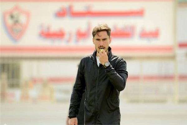 تدريبات بدنية للاعبين تحت إشراف «فيرناندو»