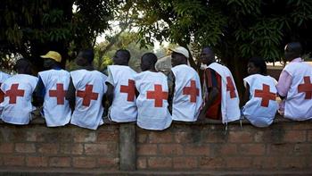   الصليب الأحمر يقدم الإغاثة لأكثر من 300 أسرة تضررت  فى أوغندا