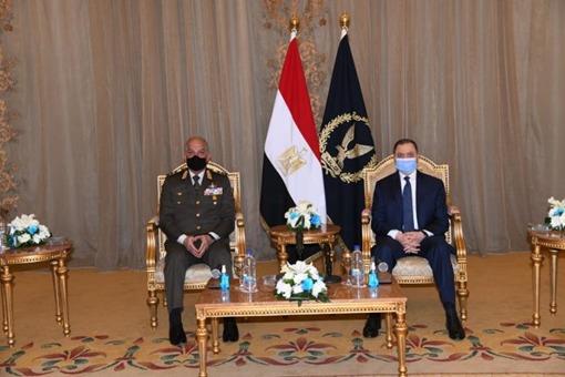 وزير الداخلية يستقبل وزير الدفاع للتهنئة بعيد الشرطة