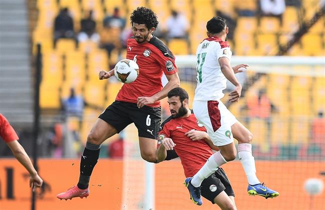 الإصابة السادسة.. «حجازي» يغادر ملعب مباراة مصر والمغرب