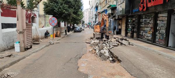 «حي وسط الإسكندرية» يتابع إصلاح كسر مواسير مياه بعدة مواقع بالحي