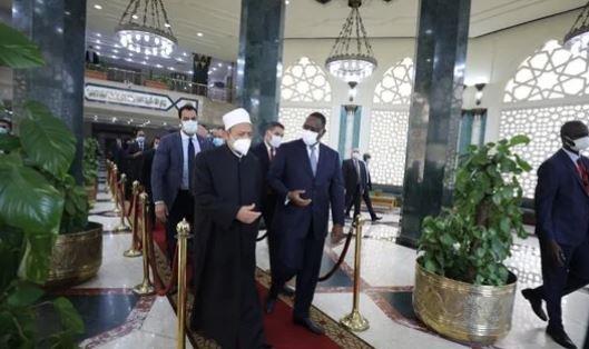 شيخ الأزهر يدعو الرئيس السنغالي لتبني مشروع بناء كوادر بشرية أفريقية