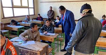   مدير «تعليم نجع حمادي» يتابع امتحان مادة الهندسة للشهادة الإعدادية