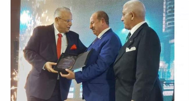 تكريم رئيس شركة الصرف الصحي بالإسكندرية 
