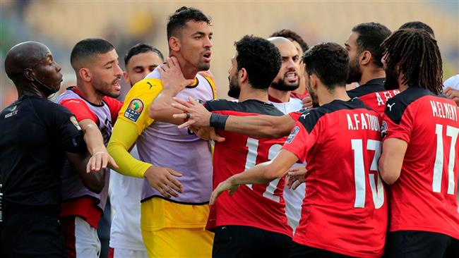 صفع رئيس الاتحاد المغربي على وجهه.. تفاصيل المشاجرة بين لاعبى منتخب مصر والمغرب