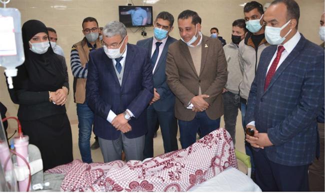 محافظ المنيا يتفقد قسم الغسيل الكلوي بمستشفى سمالوط التخصصي
