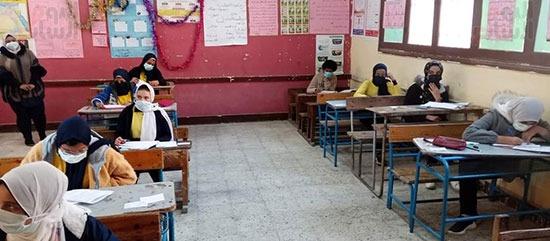 تباين الآراء حول مستوى اللغة الإنجليزية بين طلاب الشهادة الإعدادية في القليوبية