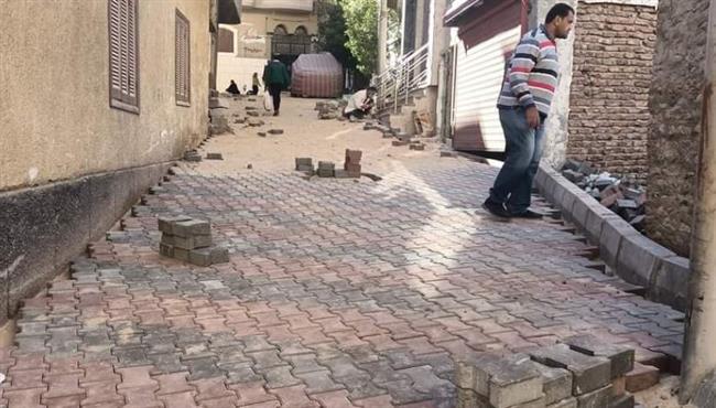 لأول مرة بمدينة قنا.. البدء في أعمال تركيب الأنترلوك بشارع السهريج
