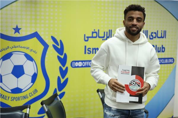 «بن خماسة» الجزائري ينضم إلى كتيبة الإسماعيلى