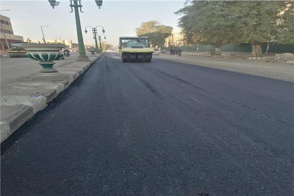 نائب محافظ الجيزة يتابع مشروعات الرصف والتطوير بأوسيم