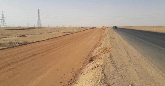 بلاغ بوجود حجر كبير يعوق المرور بالطريق الصحراوى.. يتضح أنه حصان نافق