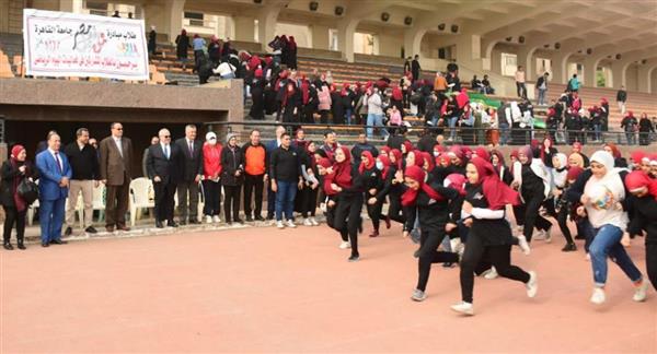 800 طالب وطالبة بأسرة «من أجل مصر» يشاركون في اليوم الرياضي بجامعة القاهرة
