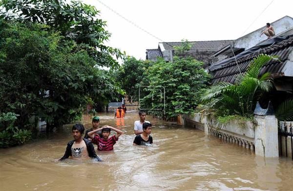 الموجة الثانية من الفيضانات بماليزيا تشرد أكثر من 15 ألف شخص
