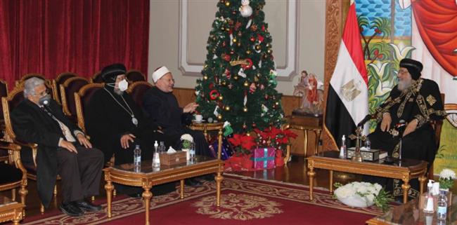 مفتي الجمهورية يزور البابا تواضروس لتهنئته بعيد الميلاد المجيد