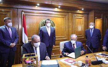   وزير التعليم العالي يشهد تسليم أول 3 أقمار صناعية مصرية تعليمية للجامعات 