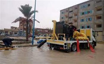   محافظ مطروح يشيد بجهود الأجهزة التنفيذية في إزالة تجمعات مياه الأمطار