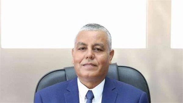 رئيس جامعة جنوب الوادي يتفقد الاختبارات الإلكترونية بكلية الطب
