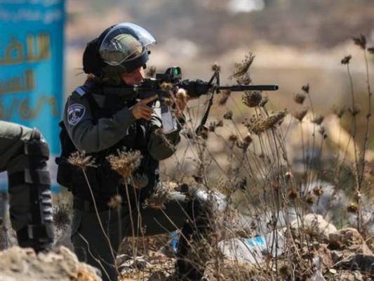 إصابة شاب فلسطينى بالرصاص الحي خلال مواجهات مع الاحتلال جنوب الخليل
