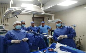   فريق طبى بمستشفيات جامعة بنى سويف ينجح فى استئصال ورم بقاع الجمجمة لمريضة