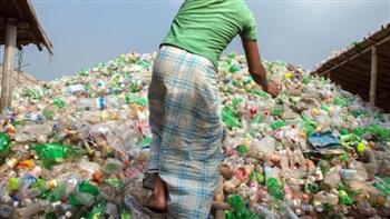   ضبط مصنع منتجات بلاستيكية يمثل خطرًا على السلامة العامة بالجيزة