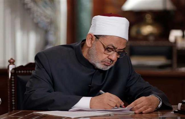شيح الأزهر يوجه بتوفير الرعاية الطبية لوالدة طالبة وافدة