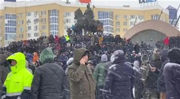   رئيس كازاخستان يقيل الحكومة لتهدئة غضب المتظاهرين 
