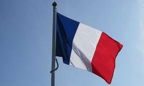   فرنسا تعتزم تخفيف قيود السفر إلى المملكة المتحدة قريبًا