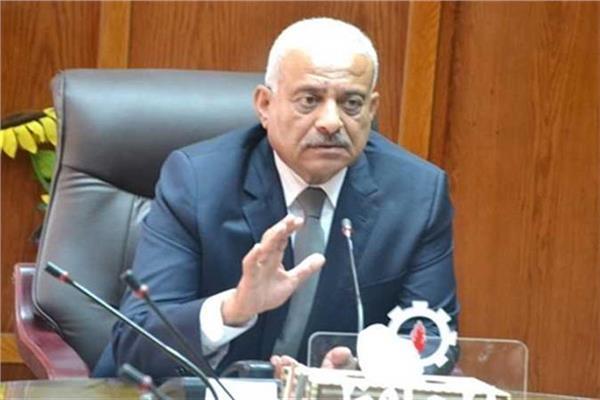 محافظ السويس يبحث مع أعضاء مجلس الشيوخ سبل تحسين البنية التحتية 
