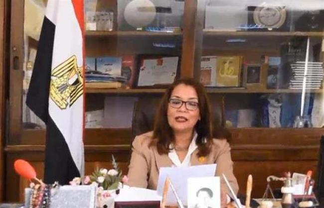 رئيس أكاديمية الفنون تفتتح معرض "رؤية" بـ"كرمة بن هانئ" في متحف أحمد شوقى