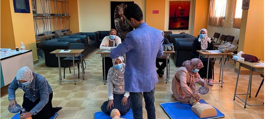 الرعاية الصحية: برنامج تدريبي على الإنعاش القلبي الرئوي بمنشآت الهيئة بالأقصر