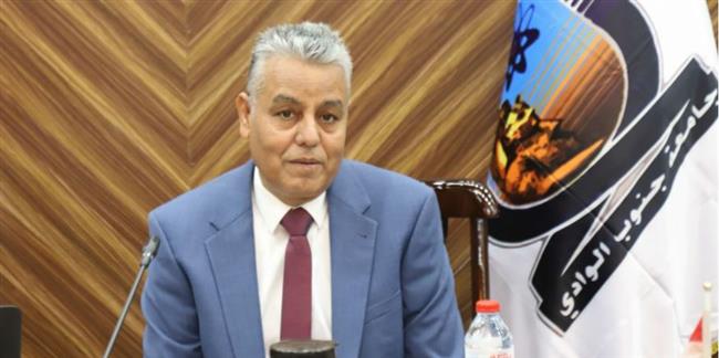 رئيس جامعة جنوب الوادى يهنئ البابا تواضروس بمناسبة عيد الميلاد المجيد