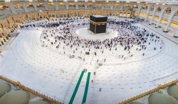 «شؤون الحرمين» تخصص 34 مسارا للمعتمرين فى صحن المطاف