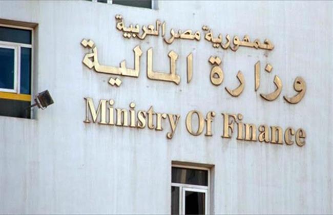 المالية: الانتهاء من تحويل بطاقات مرتبات الموظفين لكروت ميزة بنهاية الشهر