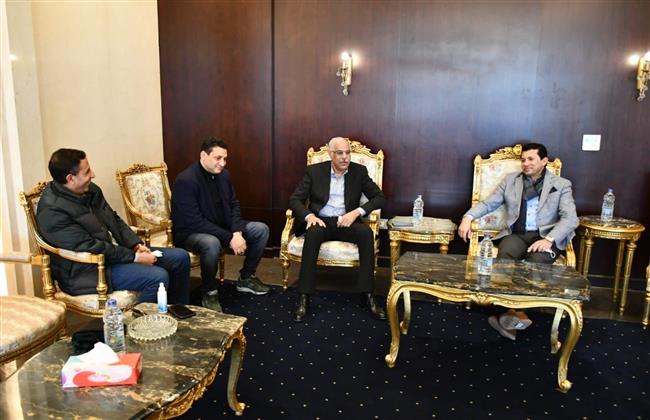 وزير الرياضة يؤازر المنتخب فى التدريب قبل السفر للكاميرون
