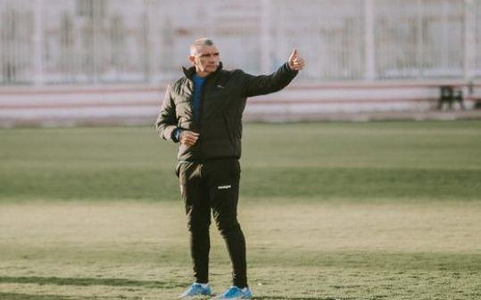   كارتيرون يعقد جلسة مع لاعبي الزمالك