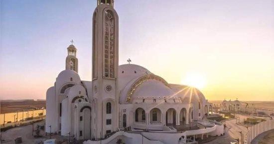 كاتدرائية ميلاد المسيح بالعاصمة الإدارية تتزين لاستقبال قداس عيد الميلاد 