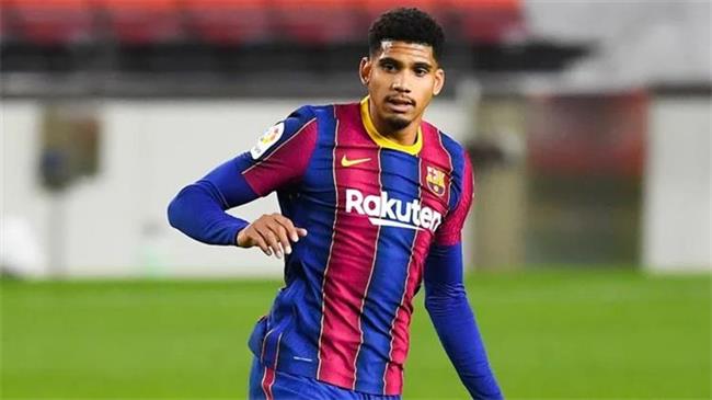 الأوروجواياني أراخو لاعب برشلونة يخضع لجراحة في يده