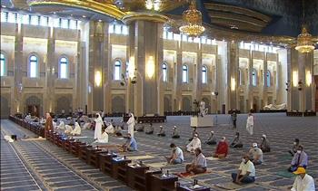   وزارة الأوقاف الكويتية: عودة التباعد بين المصلين في المساجد ابتداء من الغد