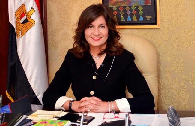 «الهجرة» تهنئ عالمًا مصريا لرصده حركة الجزيئات فى زمن الأتوثانية