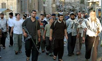   مستوطنون إسرائيليون مسلحون يهاجمون قرية في الخليل