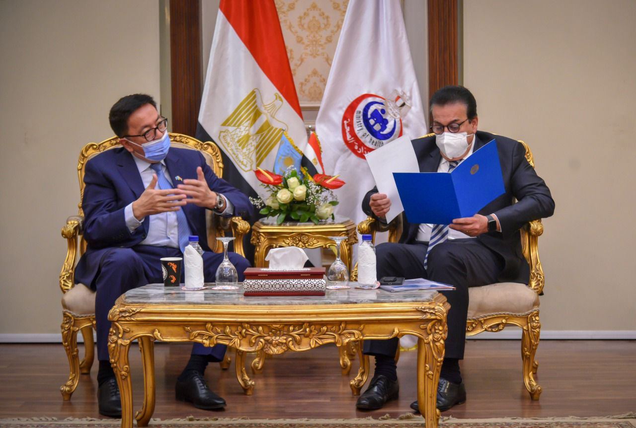 خالد عبدالغفار يبحث مع السفير الكازاخستاني سبل التعاون في مجال تصنيع لقاحات كورونا