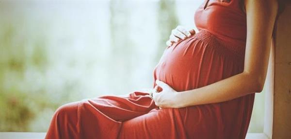 أسباب منع النساء الحوامل من تناول رقايق الشيبس