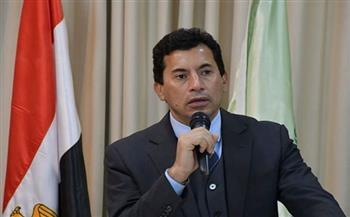 وزير الرياضة يناقش مجموعة من الملفات بمقر الوزارة في العاصمة الإدارية