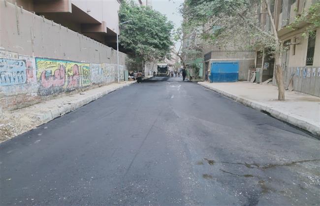 محافظة الجيزة يتابع أعمال رصف شوارع الطيار فكري والأقصر 