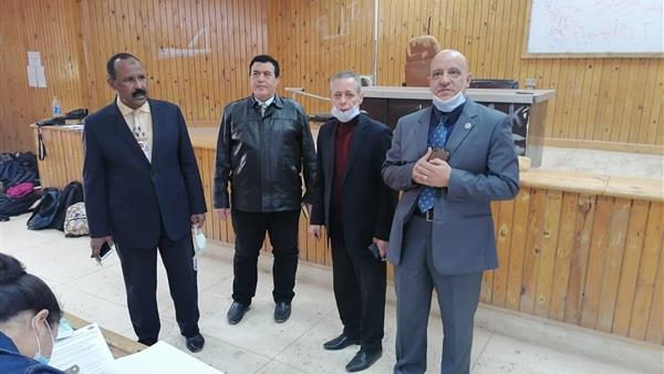 رئيس جامعة أسوان يتفقد امتحانات الفصل الدراسي الأول للعام الجامعي 2022/2021 