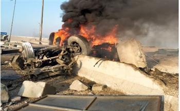 وفاة 2 في انفجار سيارة تريلا بالطريق الأوسطي.. صور
