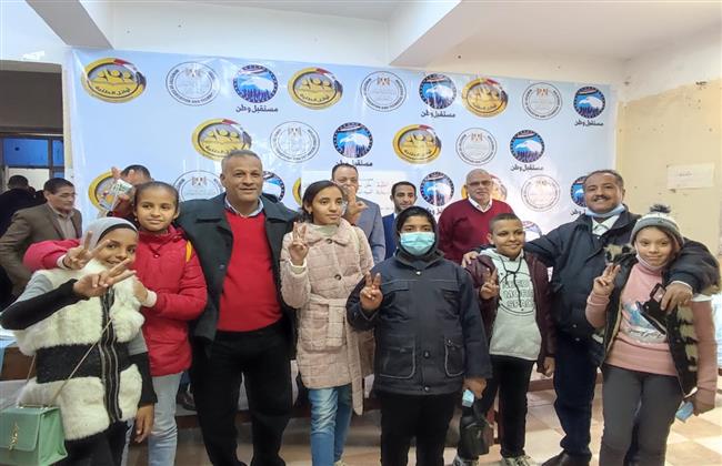 فوز «عمر بن الخطاب» بالمركز الأول في مسابقة أوائل الطلبة بمحافظة قنا