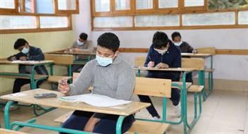   طلاب الصفين الخامِس والسادِس يؤدون امتحان اللغة العربية بالجيزة