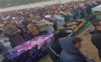 أهالي شويش ببني سويف يشيعون جثامين 5 أشخاص من أبناء القرية